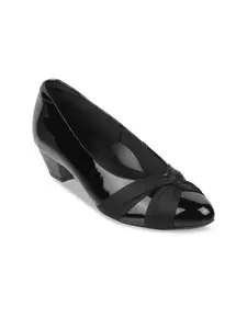 Metro Women Black Solid Pumps