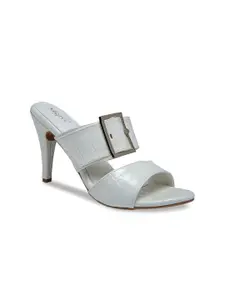 Misto Women White Solid Sandals