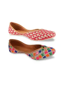 DESI COLOUR Women Set of 2 Woven Design Mojaris