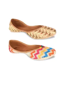 DESI COLOUR Women Set of 2 Woven Design Mojaris