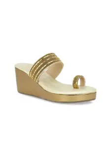 Inc 5 Women Gold-Toned Woven Design Sandals