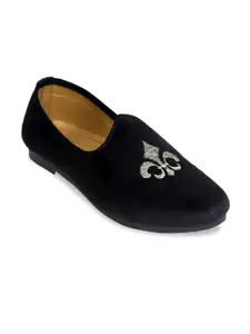 PANAHI Men Black & Beige Embroidered Velvet Mojaris