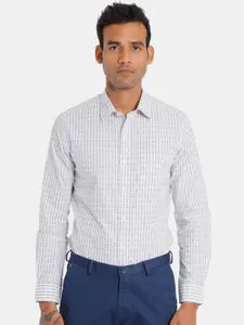 Arrow Men White & Blue Regular Fit Printed Formal Shirt