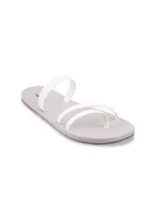 Mochi Women White Solid One Toe Flats