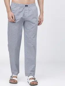 The Indian Garage Co Men White & Navy Blue Checked Cotton Lounge Pants