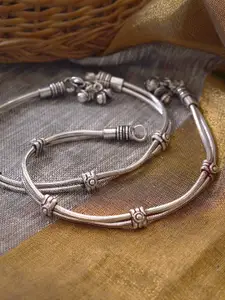TEEJH Set Of 2 Silver-Toned Oxidized Anklets