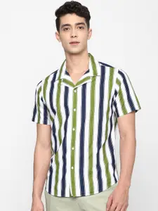 FOREVER 21 Men White & Blue Striped Pure Cotton Casual Shirt