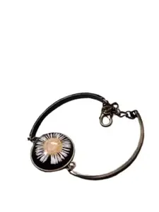 EarthyGifts Vintage Daisy Flower Glass Dome Bracelet, Antique Bronze Bracelet, Black Background
