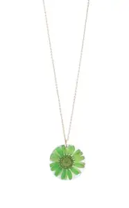 Pressed Green Flower Resin Pendant Necklace – Handmade Botanical Jewelry with Gold Chain