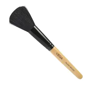 Vega Blush Brush with Wooden Handle and Natural Animal/Synthetic Hair, (EV-19)