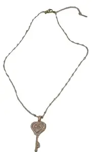 Simple Neckpiece with Heart-Shaped Key Pendant for Daily Wear