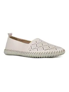 Inc.5 Womens Cream Casual Embellished Round Toe Loafer Shoes