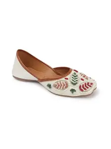 CHINRAAG Women Embellished Ethnic Mojaris