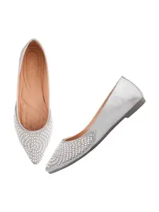 TRYME Designer Voguish Stunning Emboidery with Stone Work Mojari Ethnic Jutti Ravishing Attractive Design For Womens & Girls