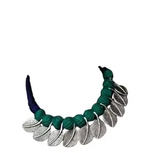 Leaf Motif Silver Thread Necklace