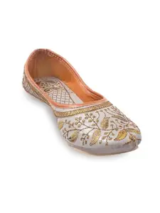 Anjaneya Creations Women Ethnic Bellies-7 Grey