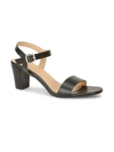 Bata Women's Cross Black Sandal-7 Kids UK (7616909)