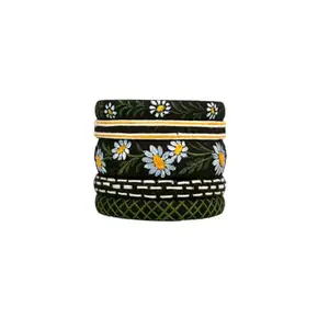 Taasha Craft Teysi black and white daisy flower design handmade Bangle Set for Women & Girls Size 2.6 Set of (5 Bangles)
