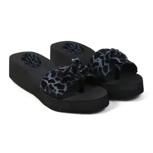 Skytrap Women Black Nubuck Slippers Flipflop (Blue, 6)