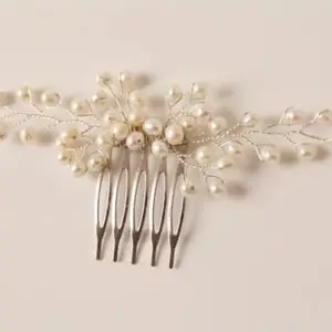 ZAVVU & KRIZOUS Artisan Pearl Wedding Hair Comb, Sophisticated Handcrafted Silver Wire Hairpiece for Bride, Elegant Floral Style Hair Clip for Special Occasions, wedding comb veil - 1 Pcs - Gold.