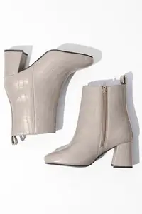 FOREVER 21 Solid Grey Boot FAA23NSSF023001