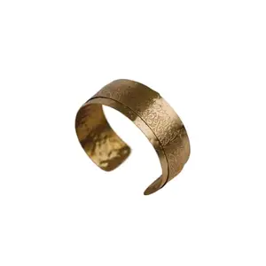 Art Band Adjustable Brass Bracelet – Elegant and Durable Anti-Tarnish Jewelry for Women, Ideal for Everyday Wear or Special Occasions, Combining Timeless Style with Versatile Design - Golden