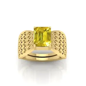 Men’s Gold-Plated Ring with Yellow Stone – Lattice-Patterned Band, Rectangular Onyx Centerpiece, Stylish Statement Ring