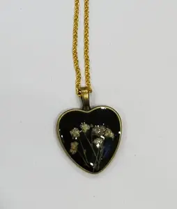Resin pendant with chain (floral sweet heart)