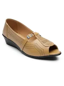 Carrito Women Fashion Sandals Light weight, Comfortable Casual Sandals for Girls (Beige, UK Footwear Size System, Adult, Women, Numeric, Medium, 3)