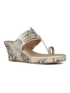 Inc.5 Womens Golden Ethnic Printed Toe Round Toe Wedge Heel Sandals