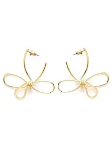 KARATCART Gold Plated Floral Stud Earrings for Women (33038830)