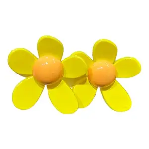 Fresh Candy Color Daisy Resin Flower Earrings Sunflower Temperament Earrings For Women. acrylic material, very lightweight and easy to wear. (Light yellow)