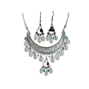 Hasli Necklace with Sea Shell Beads