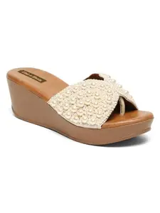 Flat n Heels Womens Beige Pumps FnH VR608-BG