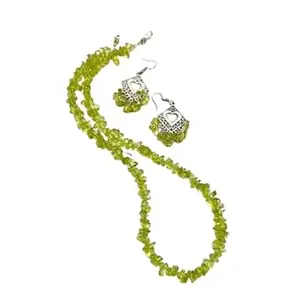 Hithara Springlight Cascade: Peridot Chip Necklace – Handcrafted Beauty in Refreshing Green Gemstones