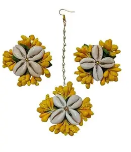 Traditional Yellow Flower mangtika With cowrie Shell Handwork & Earrings for Haldi, Baby Shower, Mehndi, Godbharai Set For Women And Girls.