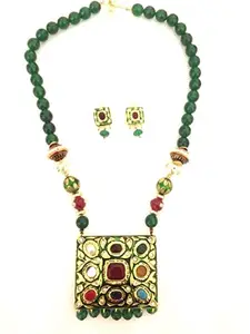 Divinepal - Necklace Green and Golden beads