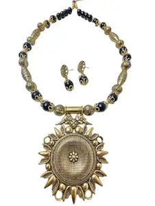 woman jwallary chokar neckless Trendy Jewelry for the Fashion-Forward Woman Bold and Beautiful Jewelry to Make a Statemen