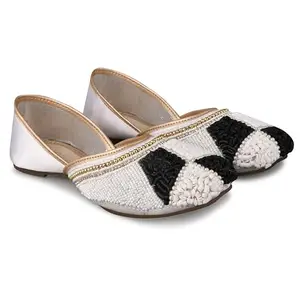 JM LOOKS Women's Slip On Traditional Handmade Bridal Mojari Punjabi Jutti Ethnic Ballet Flats - White
