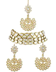 Karatcart Traditional Metal Gold-plated Kundan Choker Necklace Set with Earrings and Maangtikka for Women