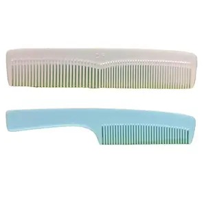 Effortless Hair Styling with this Men's Plastic Comb - Anywhere, Anytime