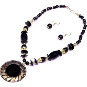 Zooberary Gold Plated Black Traditional Pearl Necklace Jewellery Set for Women Gilded Glam Traditional Black Pearl Necklace Set