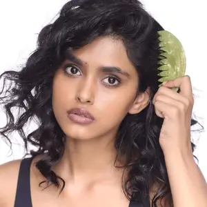 HOUSE OF BEAUTY Jade Hair Comb Kit with Wide Tooth Comb and 10ml Black Seed Onion Oil for Scraping Hair Comb Scalp Care, Head Massage, Spa, Relaxing Muscles Gusha Tool (Green)