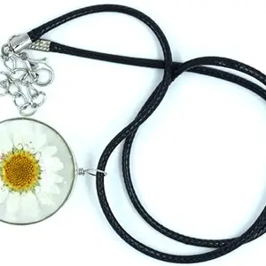 SU-BANSHI Daisy necklace for women dry flower pendant resin round necklace transparent resin pendant dry daisy necklace (White)