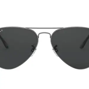 Visit the Ray-Ban Store Ray-Ban Unisex Polarized Pilot Sunglasses - 0RB3689