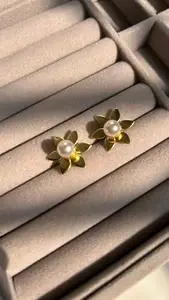 MOHUR Daisy Pearl Womens Stud Earrings | Lightweight Gold Plated Floral Studs for Women, Imitation Pearl, Hypoallergenic Everyday Earrings | ideal gift for women girls wife sister