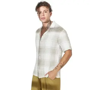 Campus Sutra Men's Greige & Ivory White Buffalo Check Oversized Shirt for Casual Wear | Cuban Collar | Short Sleeve | Button Closure | Oversized Shirt Crafted with Comfort Fit for Everyday Wear